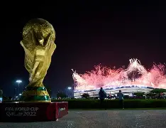 bet365官网站_世界杯赛场上，球员们团结奋斗争取胜利